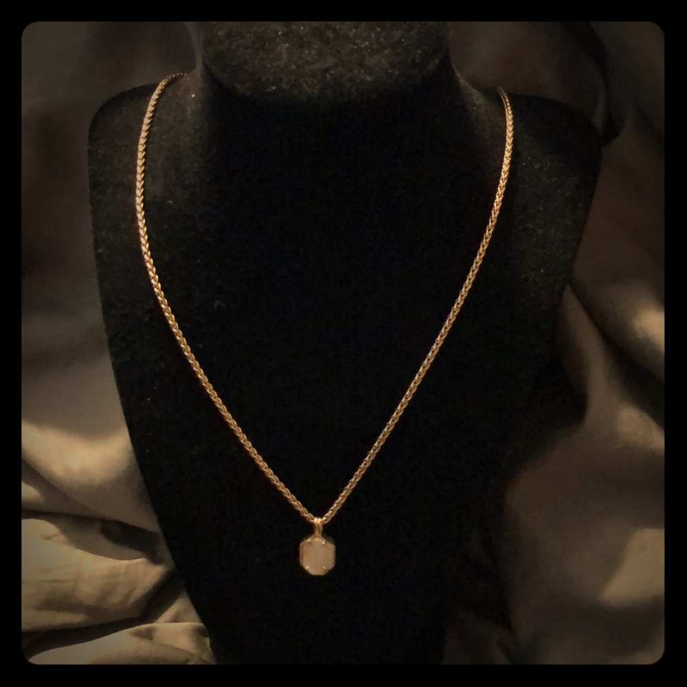 Kendra Scott necklace